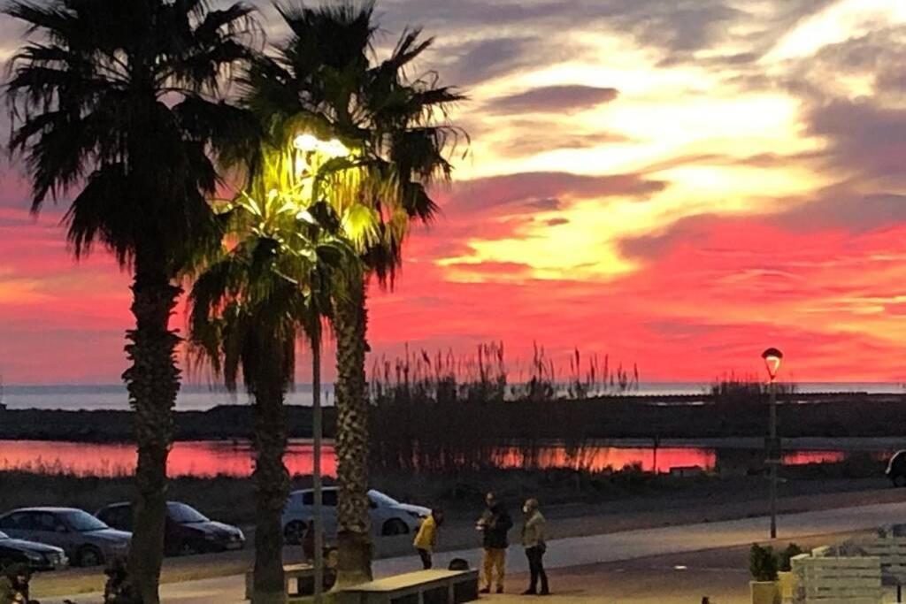Apartamento Para 5 Personas Frente Al Mar Con Piscina Y Parking Cubelles Exterior photo